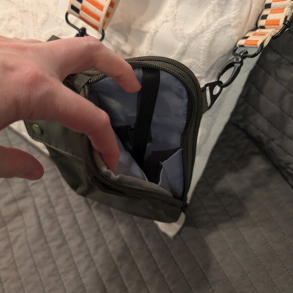 THE XL EVERYDAY ESSENTIALS CROSSBODY - Picture 6 of 8